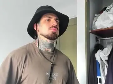 Chaturbate Live Sex Cam of enzoaren