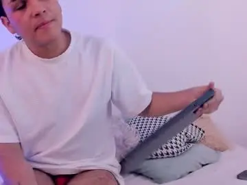 Chaturbate Free Live Porn of hollyhock1