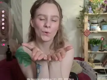 Chaturbate Live Sex Cam of hot_thumbelina