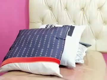 Chaturbate Live Sex Cam of bianca_spear