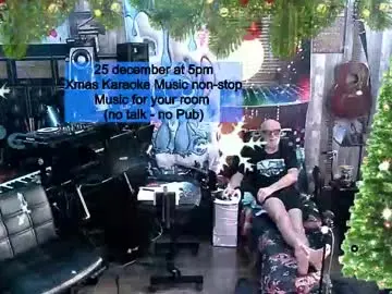 Chaturbate Live Sex Cam of kiveuxmakeu