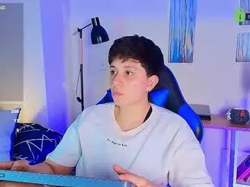 Chaturbate Nude Webcam of arontroy_wi