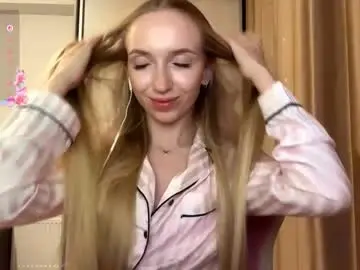 Chaturbate Live Sex Cam of julissariecke