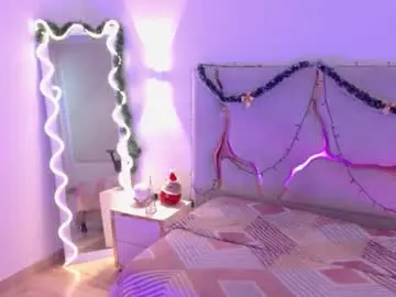 Chaturbate Live Sex Cam of rosalind_tay