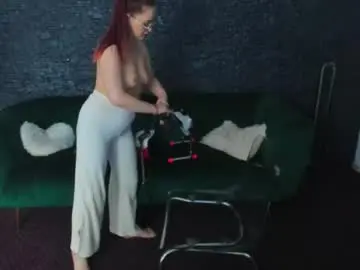 lunna_squirt from chaturbate