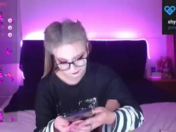 Chaturbate Live Sex Cam of shysweetrish