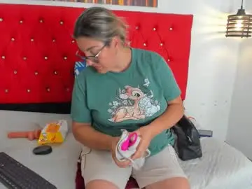 Chaturbate Free Live Porn of carolinacrus01