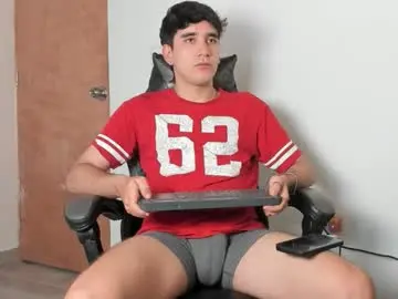 Chaturbate Nude Webcam of leo_jones389