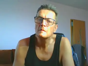 Chaturbate Live Sex Cam of ulmeni7