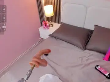 Chaturbate Live Sex Cam of clawdeen__wolf