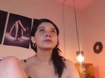 Chaturbate Live Sex Cam of emily_leinn