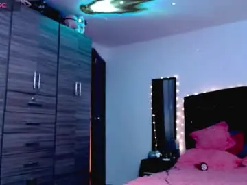 Chaturbate Live Porn of holy_juli2