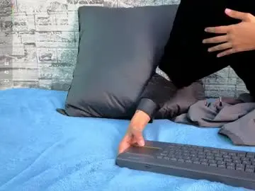 Chaturbate Nude Webcam of kiara_zahiri_