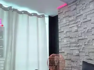 Chaturbate Free Porn Cam of kiara_zahiri_