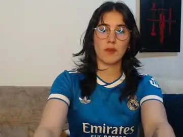 Chaturbate Live Sex Cam of yani_28