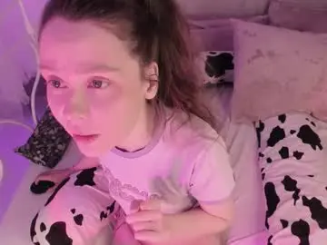 Chaturbate Live Sex Cam of alice_kinky_girl