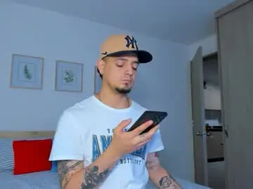 Chaturbate Live Sex Cam of kendel_dimitri