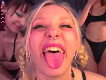 Chaturbate Free Porn Cam of nikkisilk