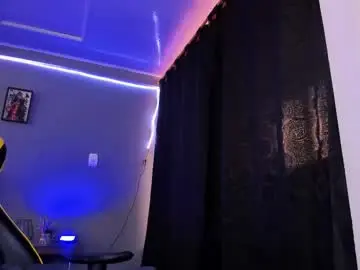 Chaturbate Live Sex Cam of alexgiraldo__