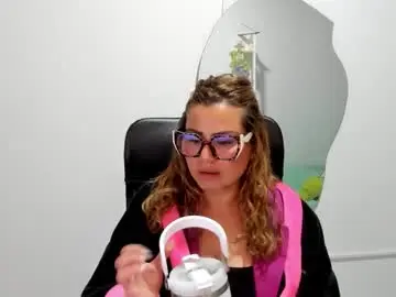 Chaturbate Watch Live Sex Cams of julieta_star69