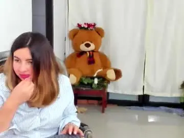 Chaturbate Watch Live Sex Cams of luara__01__lecat_1