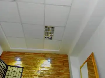 jelly_bee from chaturbate