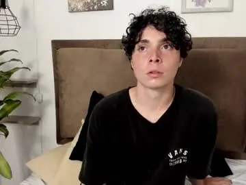 Chaturbate Live Sex Cam of tayler_colins_1