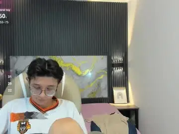 Chaturbate Live Sex Cam of santiago_russo18