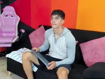 Chaturbate Live Sex Cam of alessiovitale