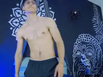 Chaturbate Sex Cam of alessiovitale