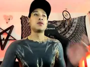 Chaturbate Live Sex Cam of ink_u_buzz