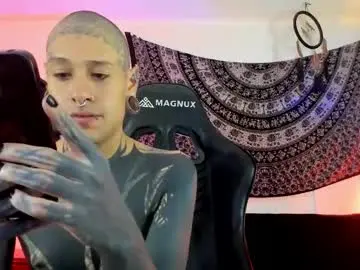 Chaturbate Free Live Porn of ink_u_buzz