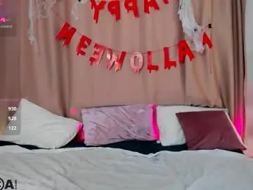 Chaturbate Live Sex Cam of mila_kinor