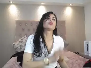 Chaturbate Free Live Porn of melodiroux_