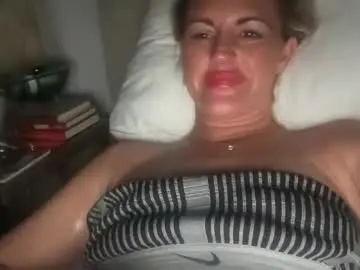 lickseeandbemee from chaturbate