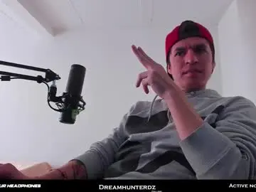 Chaturbate Live Sex Cam of dreamhunterdz