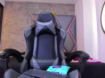 Chaturbate Adult Video Chat of emily_queen03