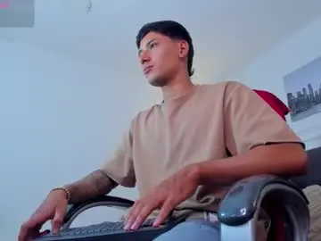 Chaturbate Live Sex Cam of damian23_