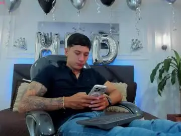 Chaturbate Live Sex of damian23_