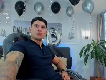 Chaturbate Live Sex Cam of damian23_