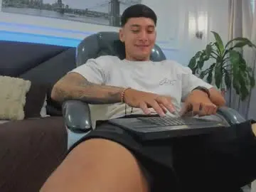 Chaturbate Free Live Porn of damian23_