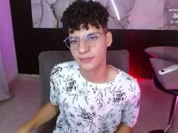 Chaturbate Best live sex cam show of dan_sweetboy