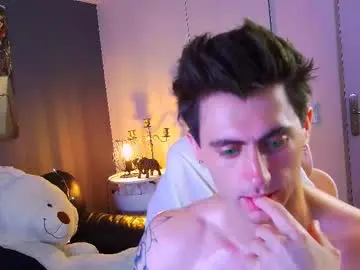 Chaturbate Live Porn of oscar_miller_