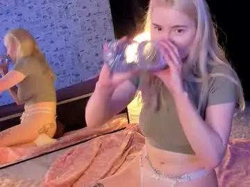 Chaturbate Best live sex cam show of lillie_berry