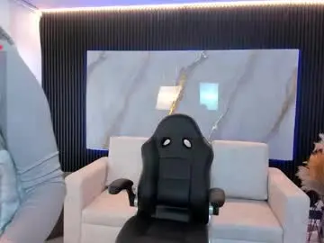 Chaturbate Live Sex Cam of charlotte_whitee1