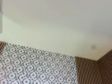 Chaturbate Live Sex Cam of beella_tay1