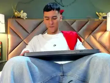 Chaturbate Live Porn of aiden_royce