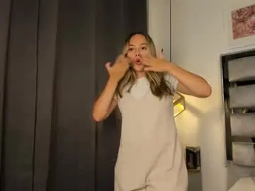 Chaturbate Live Sex Cam of valery_and_dani_