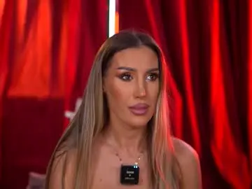 Chaturbate Adult Webcams of evelyn_evyy