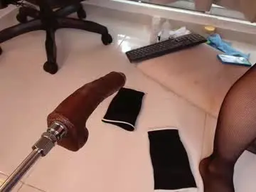 Chaturbate Live Sex Cam of playful_adriana